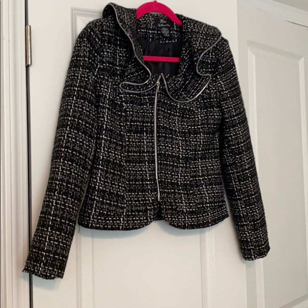 Black & White Tweed-Like Blazer with Zipper Detail